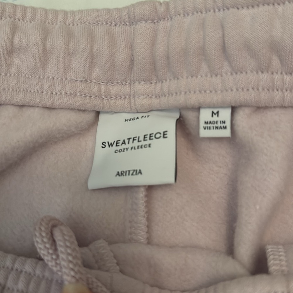 Aritzia Light Pink Woman’s Joggers - Picture 2 of 2
